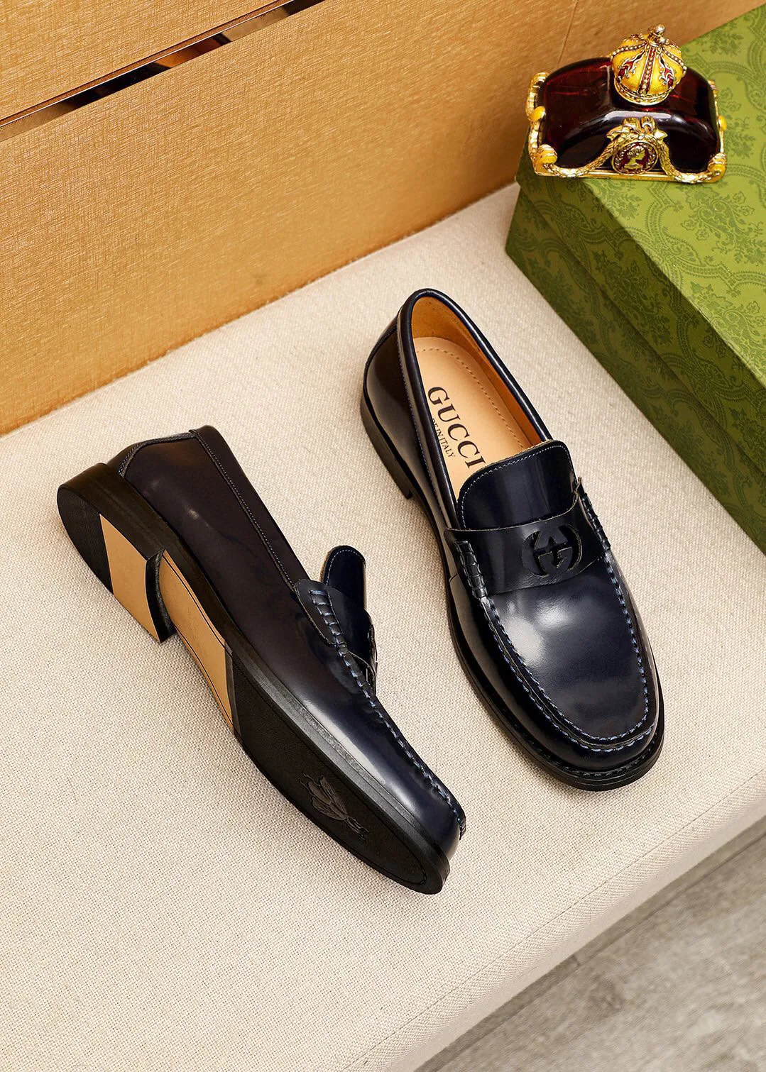 Men's shoes 💰480 💐 Product trademark: GUCCI "Gucci" casual leather shoes Regular size: 38-44 (45🉑️customized) Product materials: Selected imported first-layer open-edge beaded cowhide leather upper + luxury hardware buckle, imported water-dyed cowhide leather lining. Strong three-dimensional visual effect, combined outsole Color: 4⃣️colors available